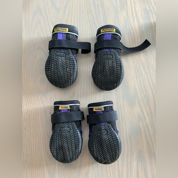 Muttluks Snow Mushers- front paw size 3, back paw size 4 - Picture 2 of 3